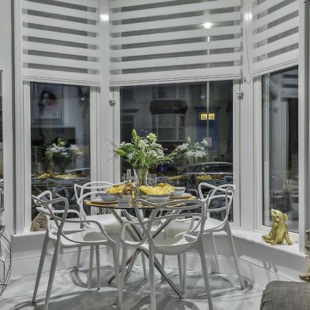 The Apartment - Ground Floor - Luxury For Up To 4 Guests Near Open Air Theatre And North Bay Scarborough Extérieur photo